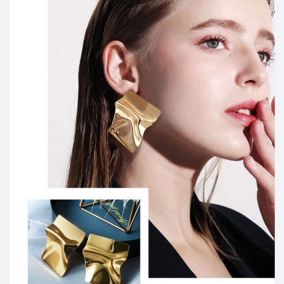 Large Gold Fold Square Large Earrings - Picture 8 of 11